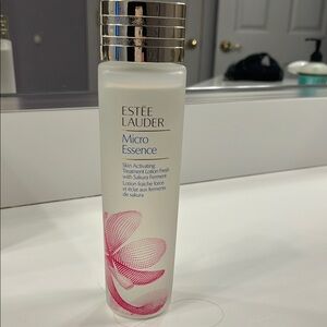 Estee Lauder Micro Essence Skin Activating Treatment Lotion - White and Pink